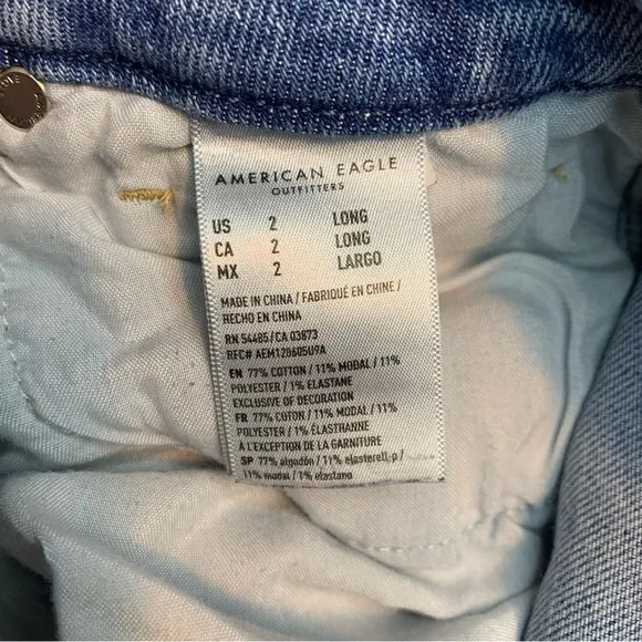 American Eagle Ripped Curvy Mom Jeans