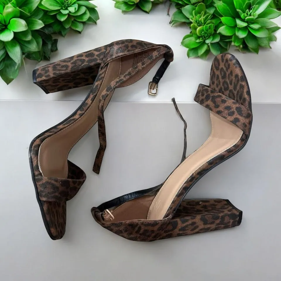 ANIMAL PRINT ANKLE STRAP HEELS SZ 8