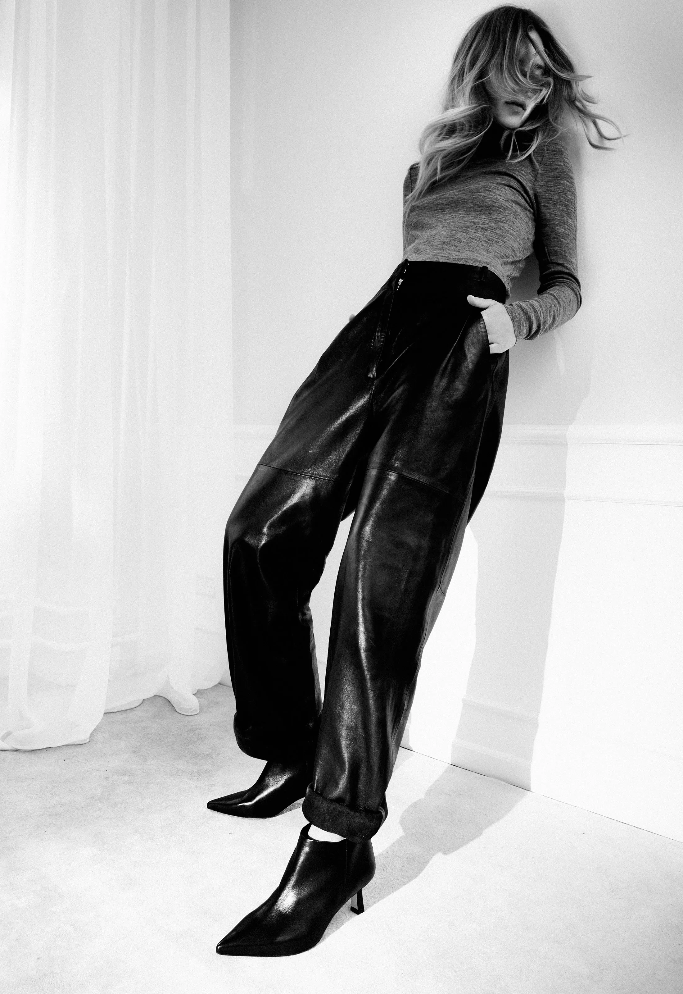 Anna - Black