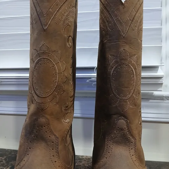 Ariat Magnolia Sunflower Distressed Brown Leather Cowboy/Western Boots 9 Wom