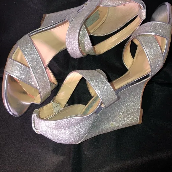 Blue by Betsey Johnson Wedding Line Silver Sparkle Wedge Heels Size 7.5