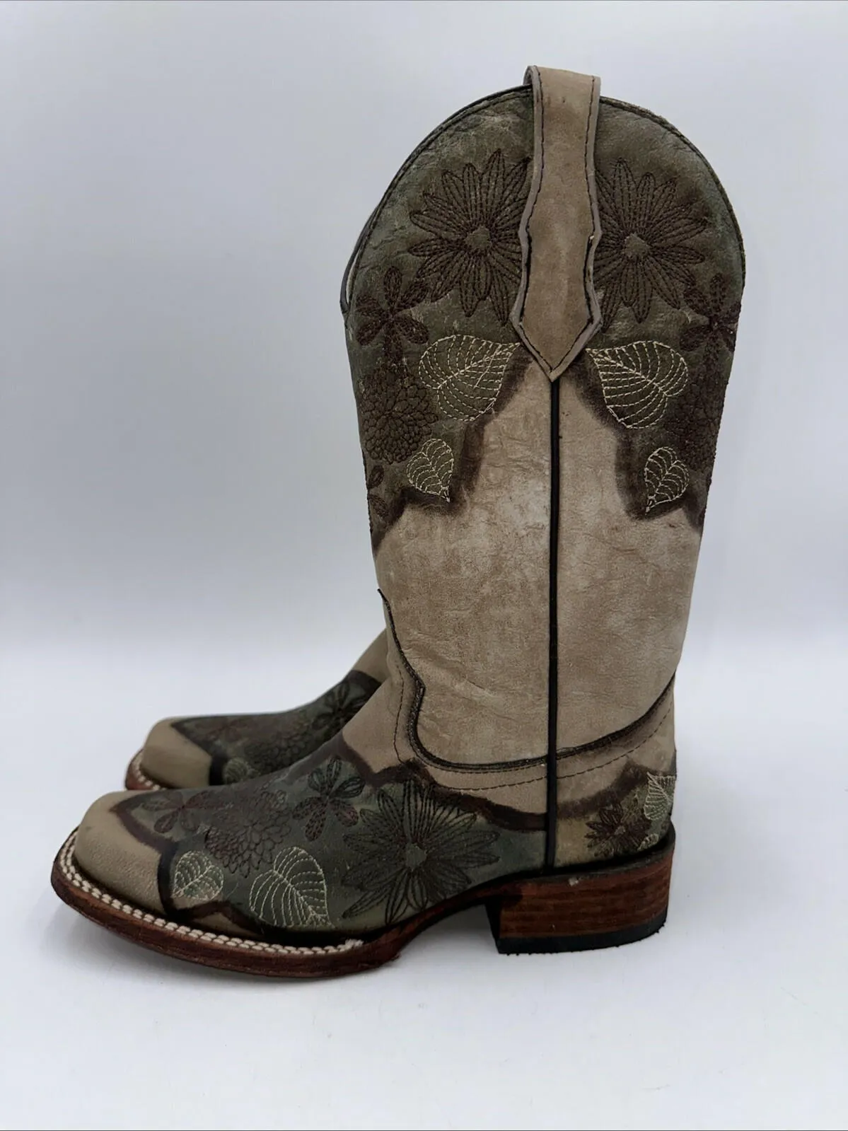 CIRCLE G WOMEN'S SAND BROWN FLORAL EMBROIDERED WESTERN BOOTS SQUARE TOE SIZE 5.5 - Very Good