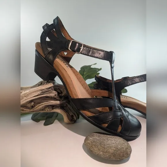 Cobb Hill Women’s Aubrey T-Strap Heel Sandal Tan Size 8 1/2