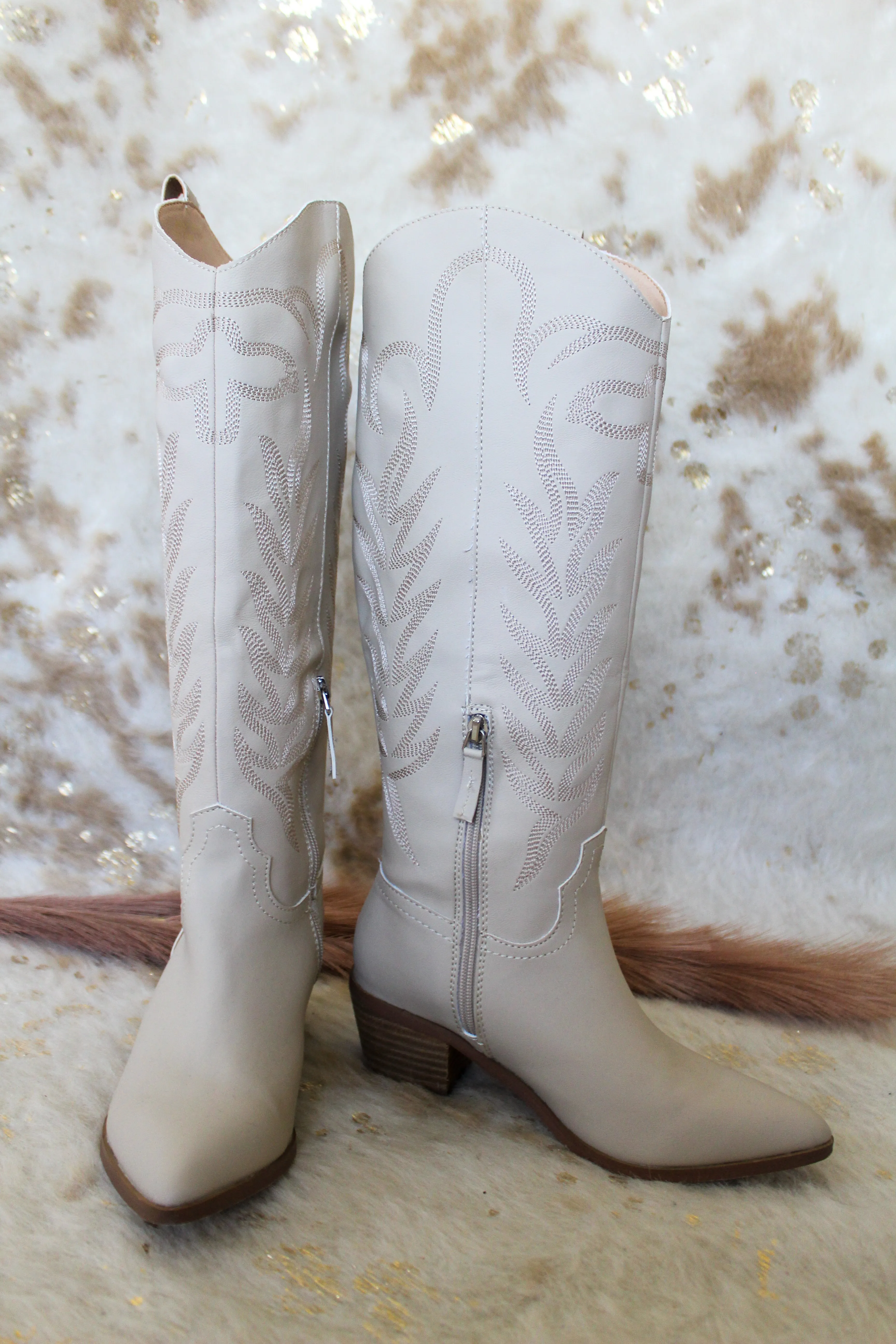 COME AND GET ME BOOTS ~ BEIGE