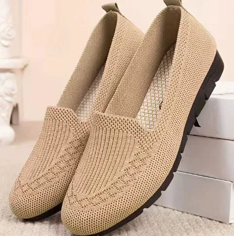 Comfortable and Breathable Slip-On Flats with Cushioned Sole for Women