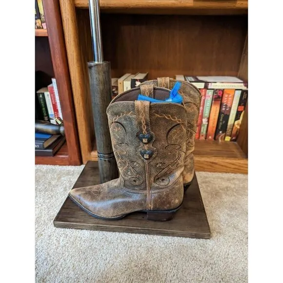 DURANGO heart concho leather cowboy boots sz 10 euc heart whipstitch