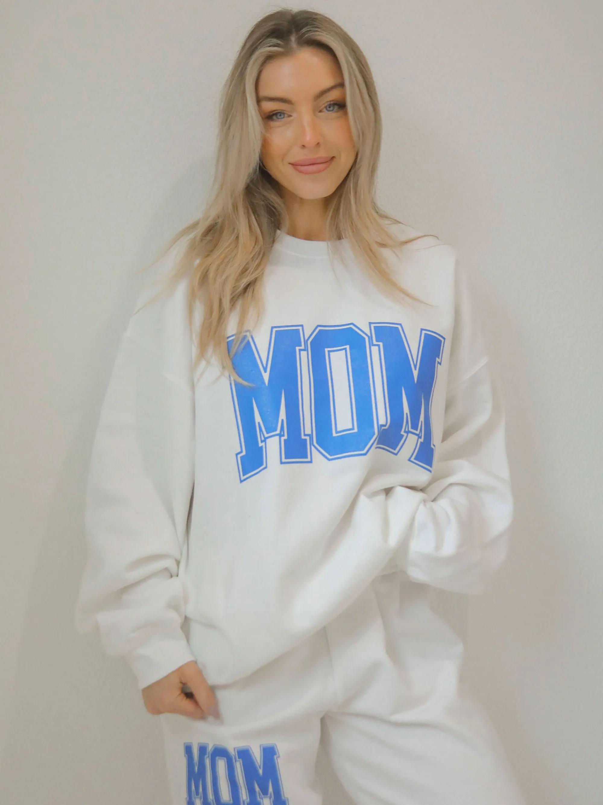 F S: MOM BLUE SWEATS