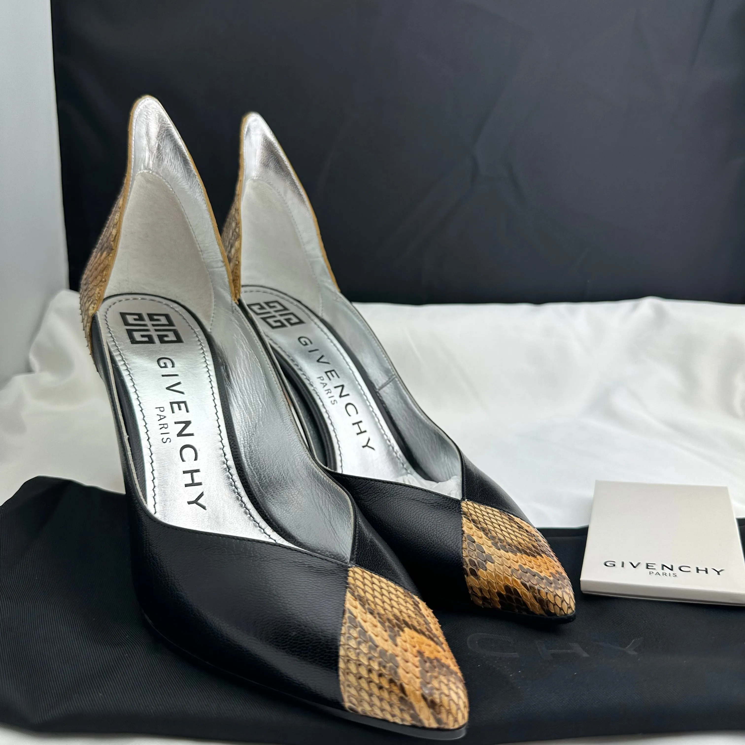 Givenchy Escarpin GV3 95 Pumps in Black
