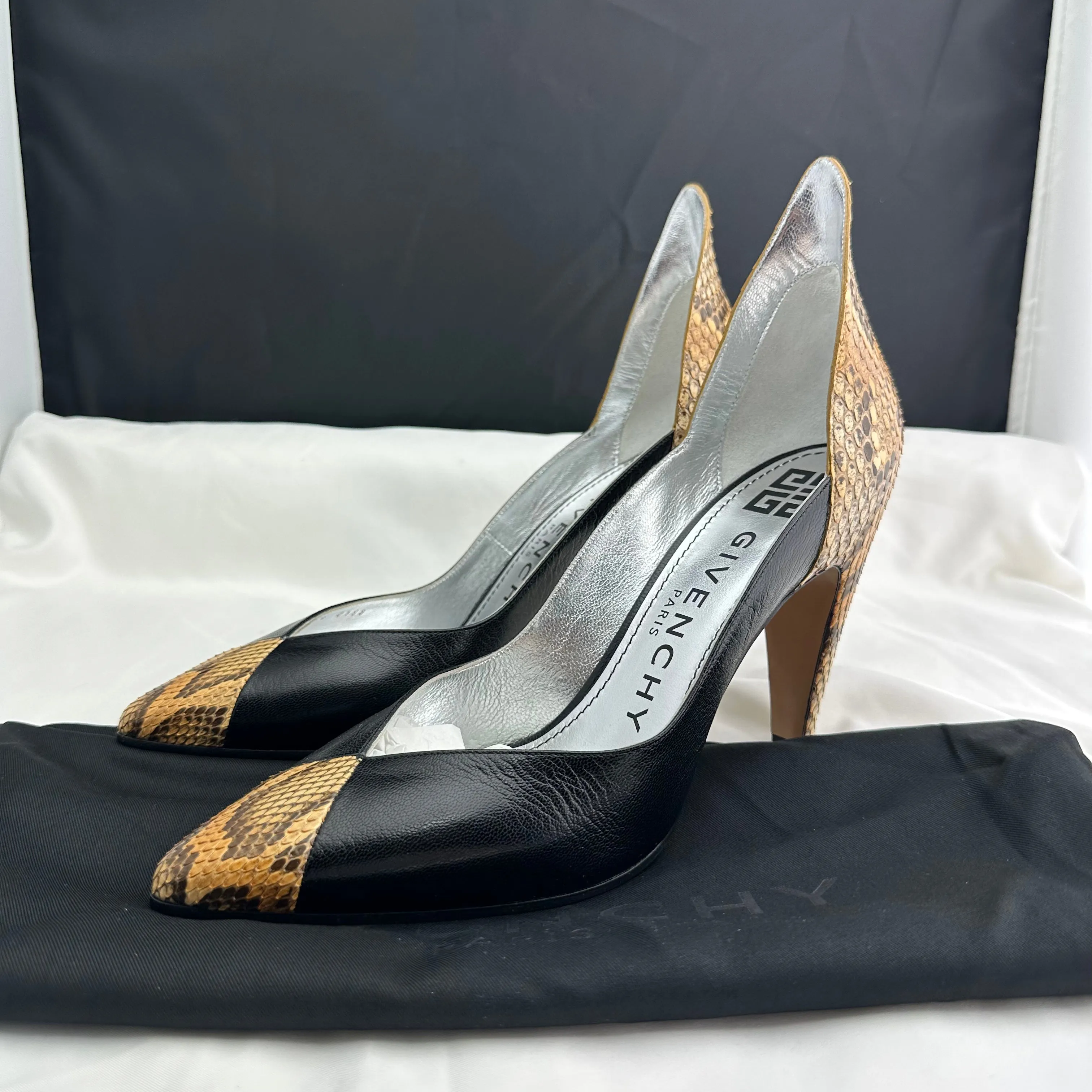 Givenchy Escarpin GV3 95 Pumps in Black