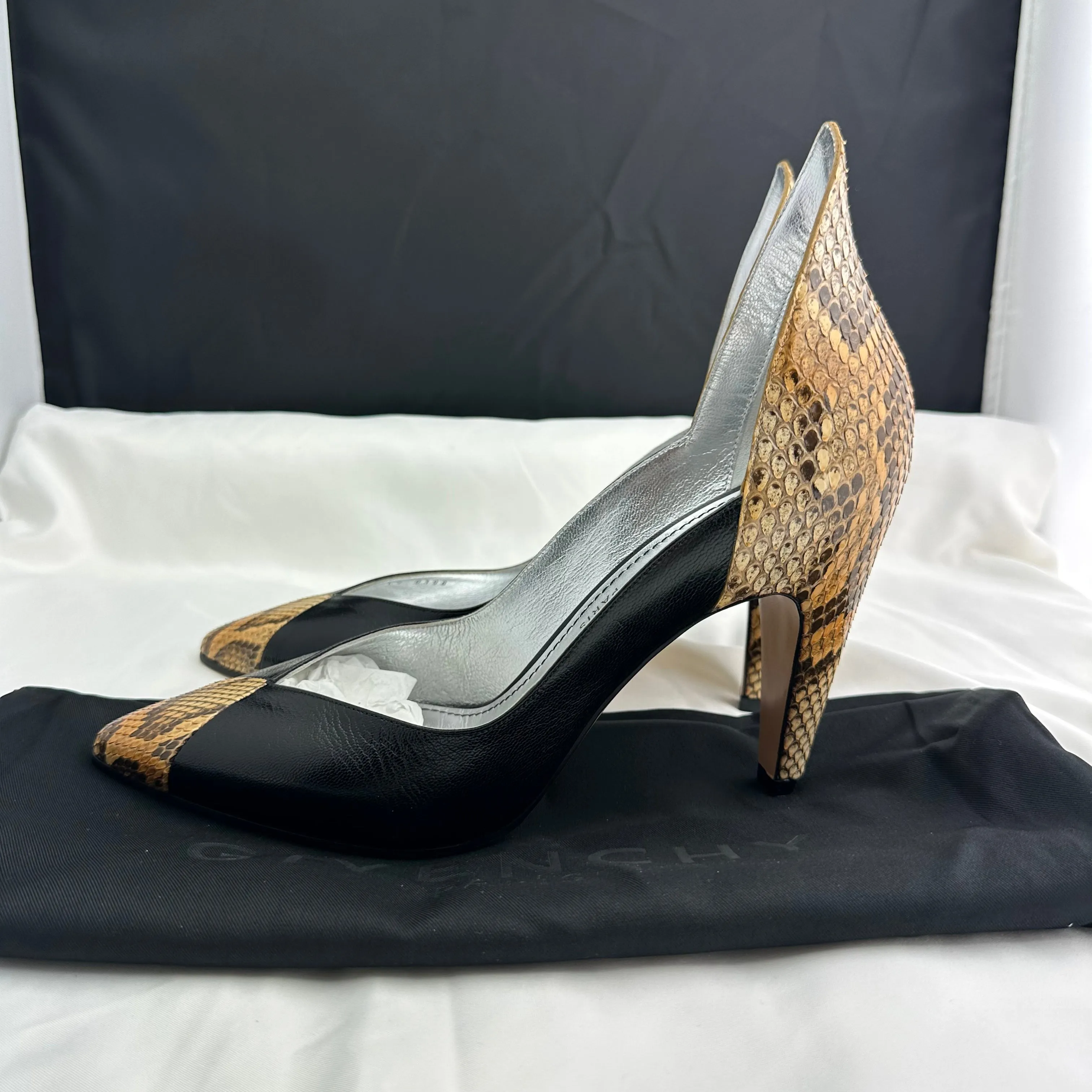 Givenchy Escarpin GV3 95 Pumps in Black