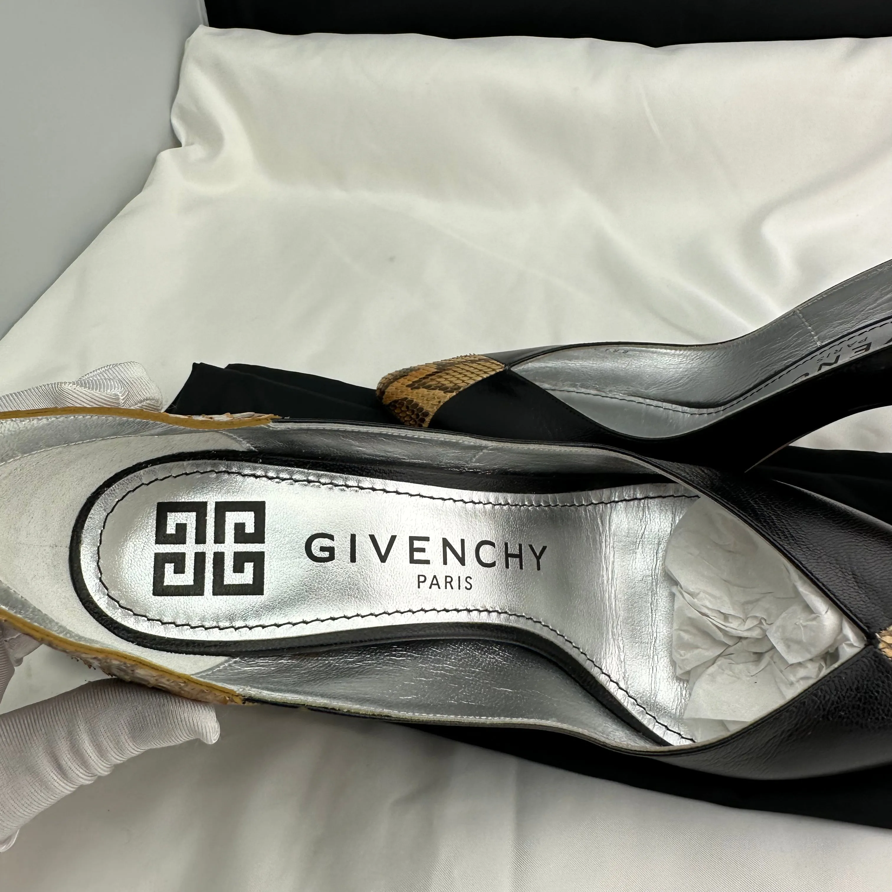 Givenchy Escarpin GV3 95 Pumps in Black