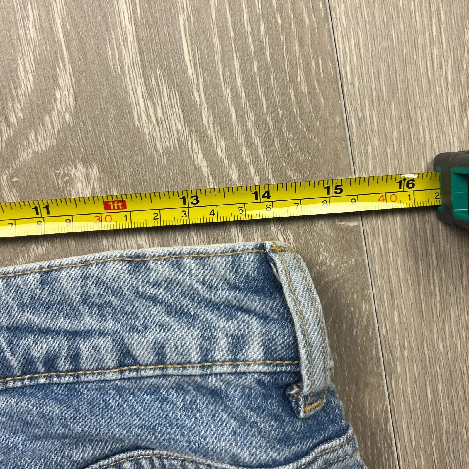 H&M Womens Light Wash Mom Style Denim Jeans Size US 8