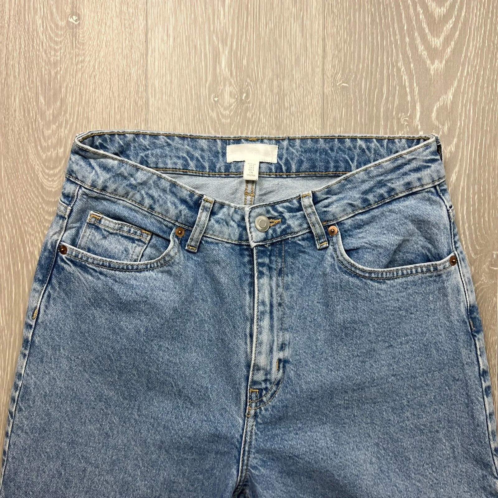 H&M Womens Light Wash Mom Style Denim Jeans Size US 8