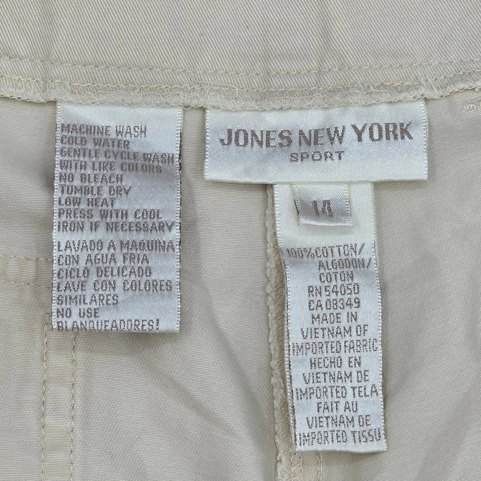 Jones New York Sport Khaki Flat Front Bermuda Bottoms Pants Shorts Plus 14