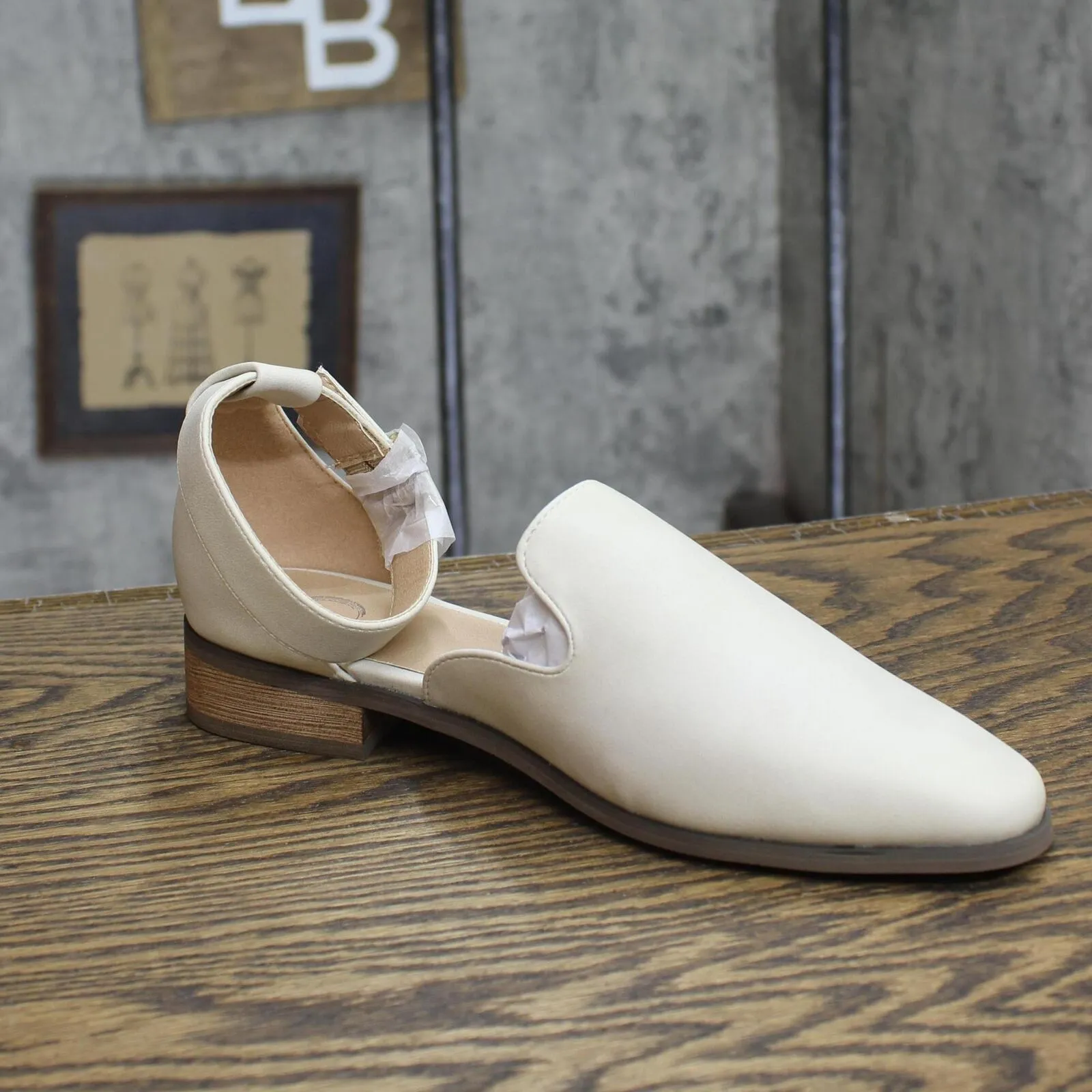 Journee Collection Amputee Replacement Left Shoe Only Flats Ivory Off White 8W