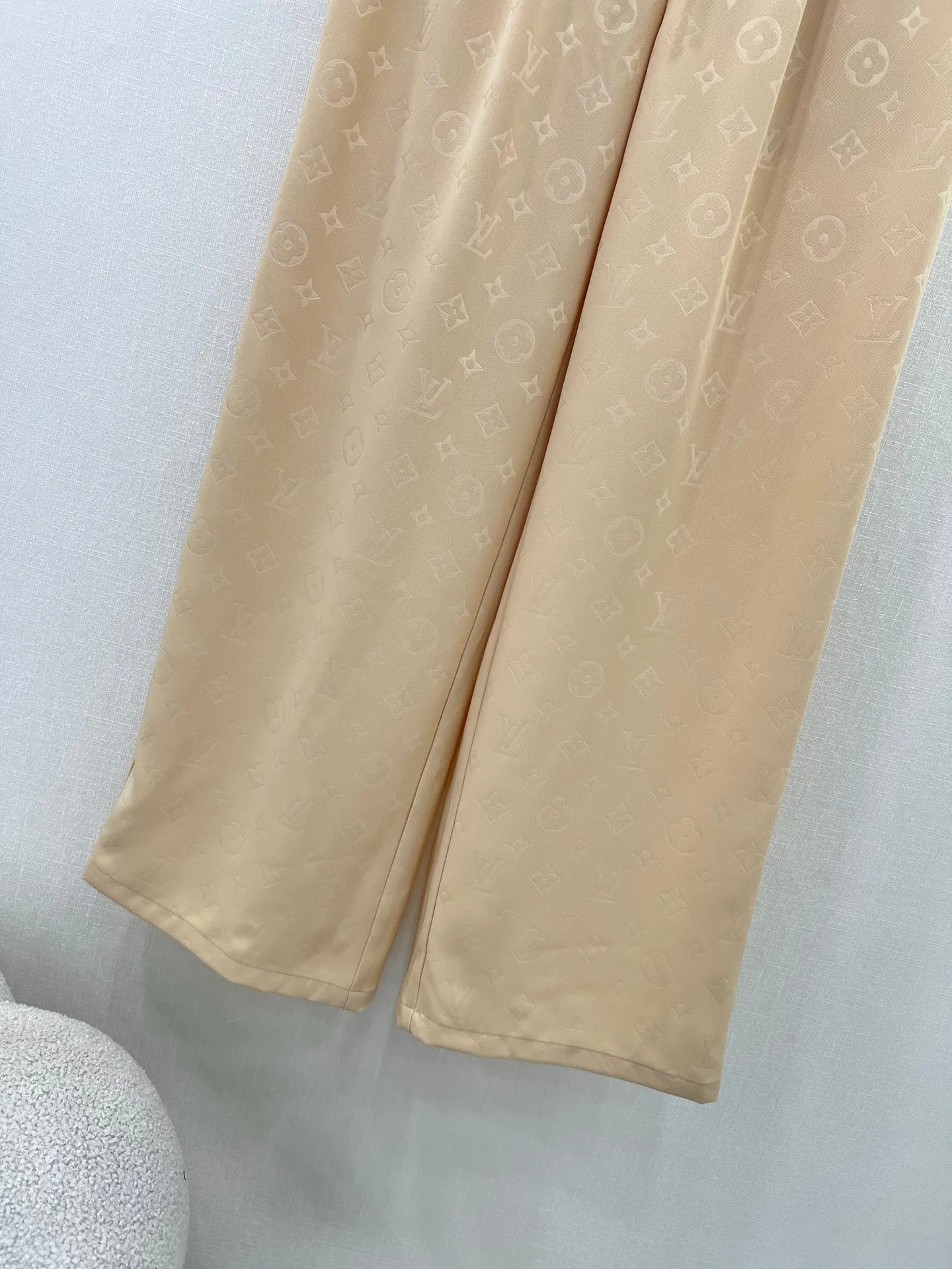 L 25 new wide-leg trousers