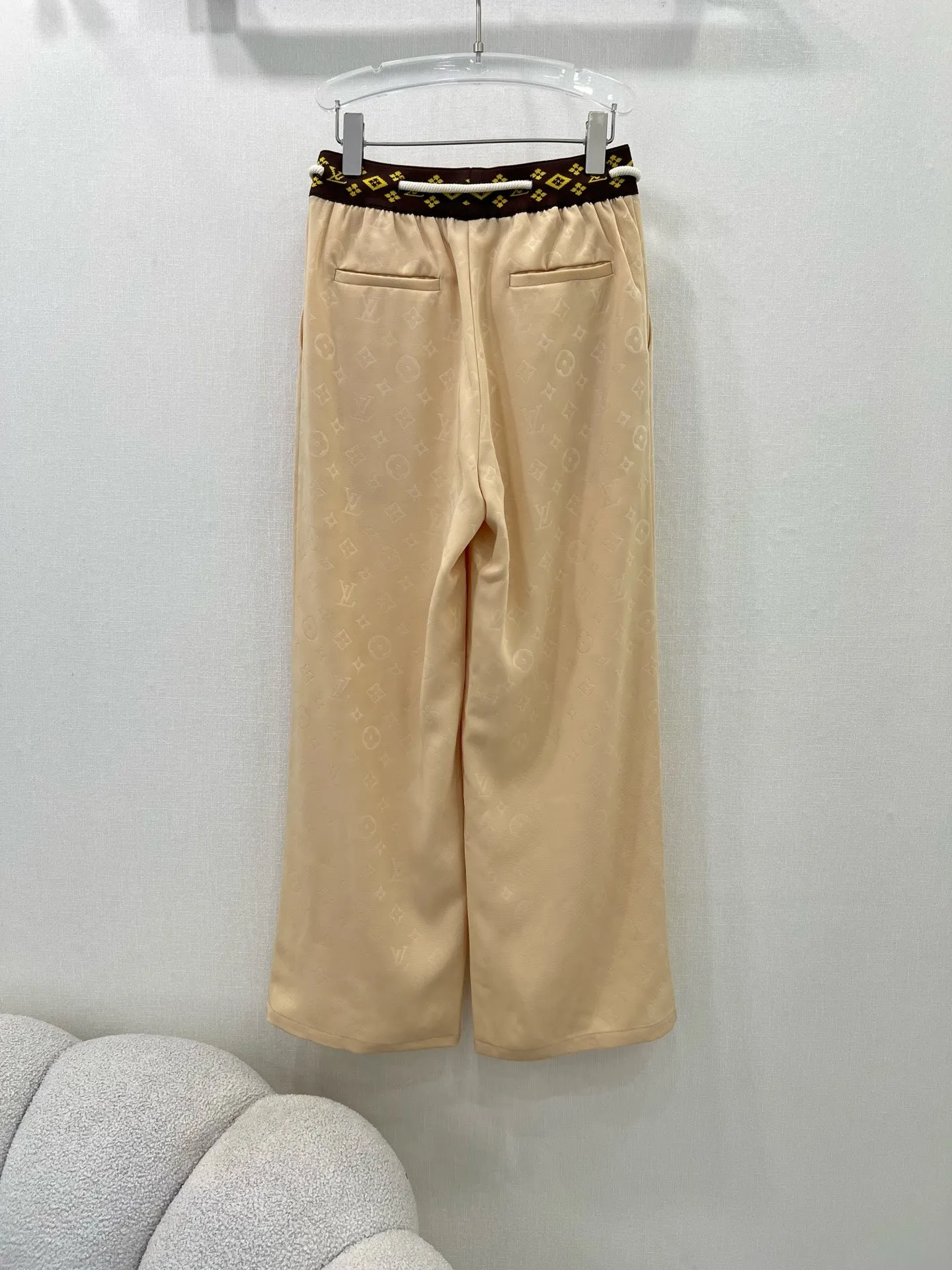 L 25 new wide-leg trousers