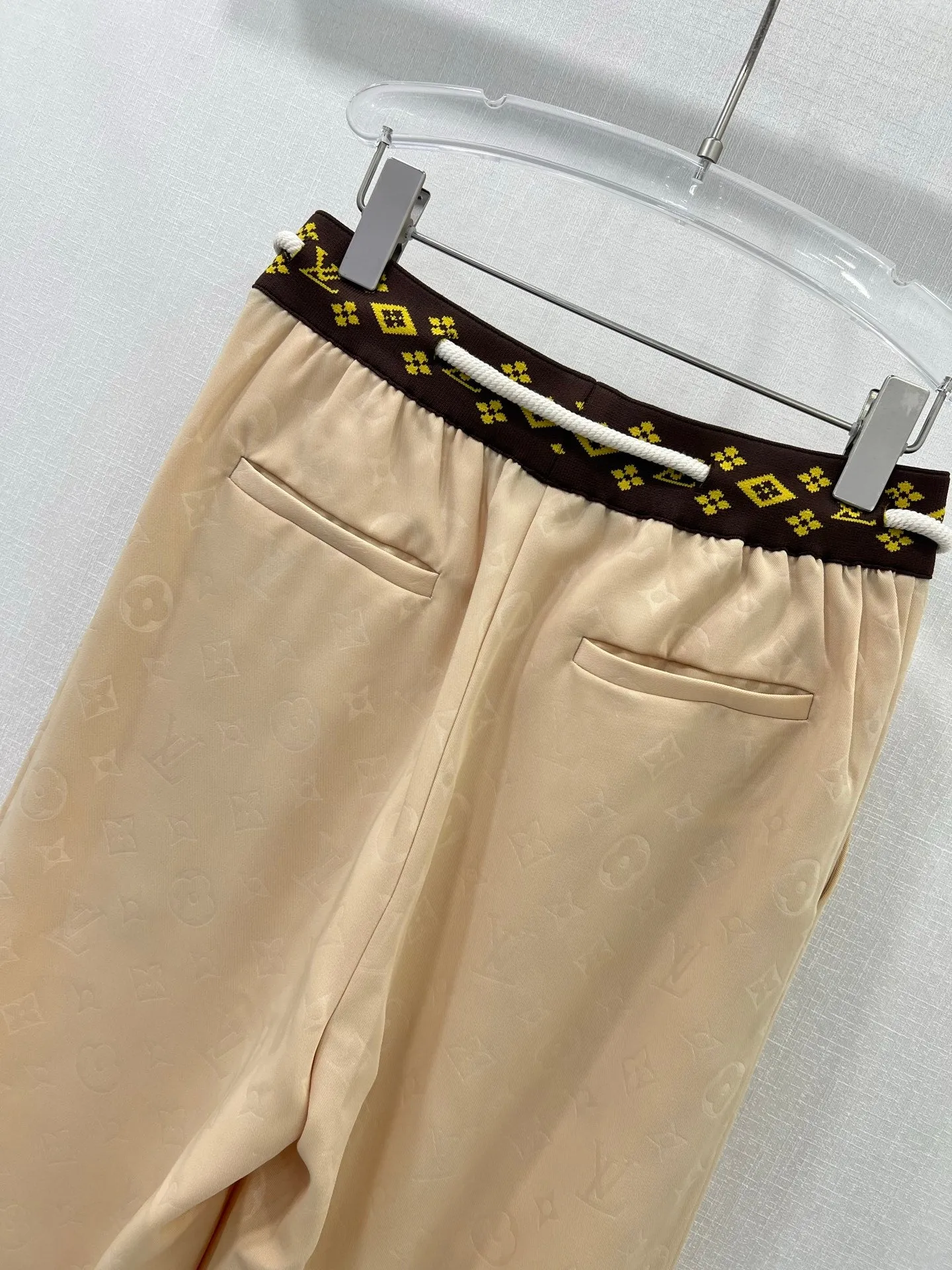 L 25 new wide-leg trousers