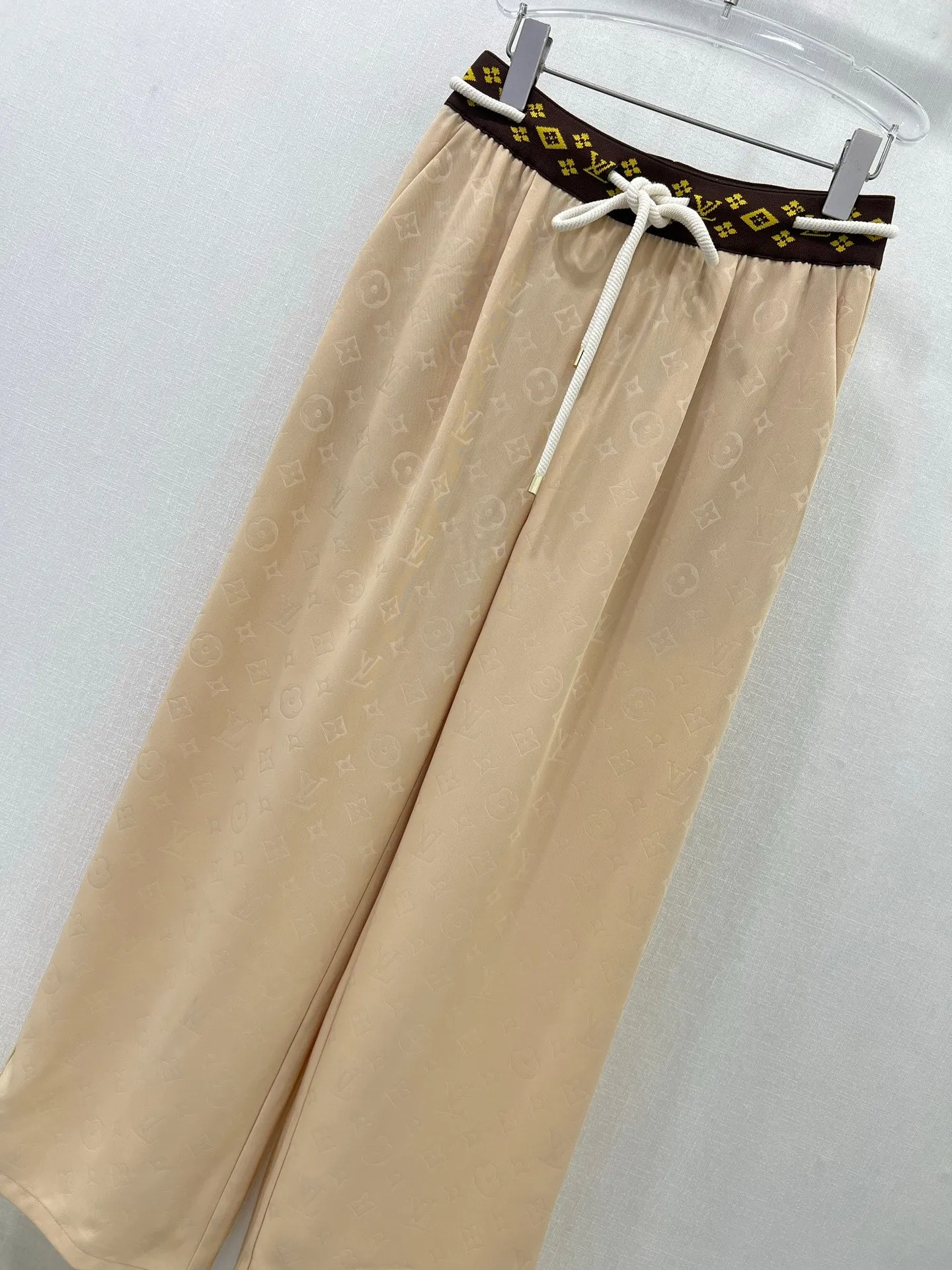 L 25 new wide-leg trousers