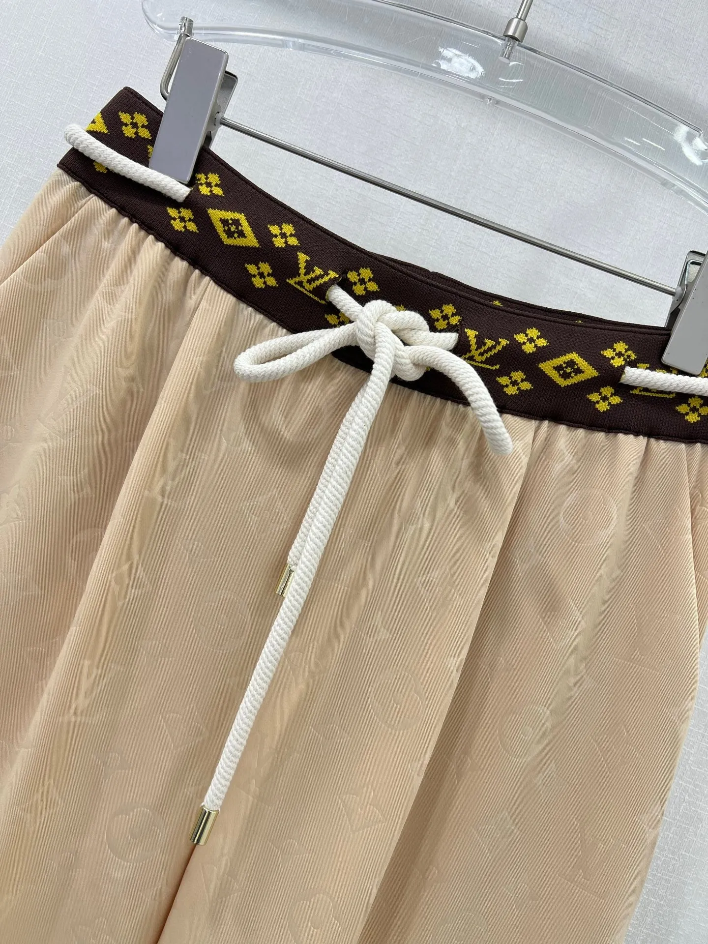 L 25 new wide-leg trousers