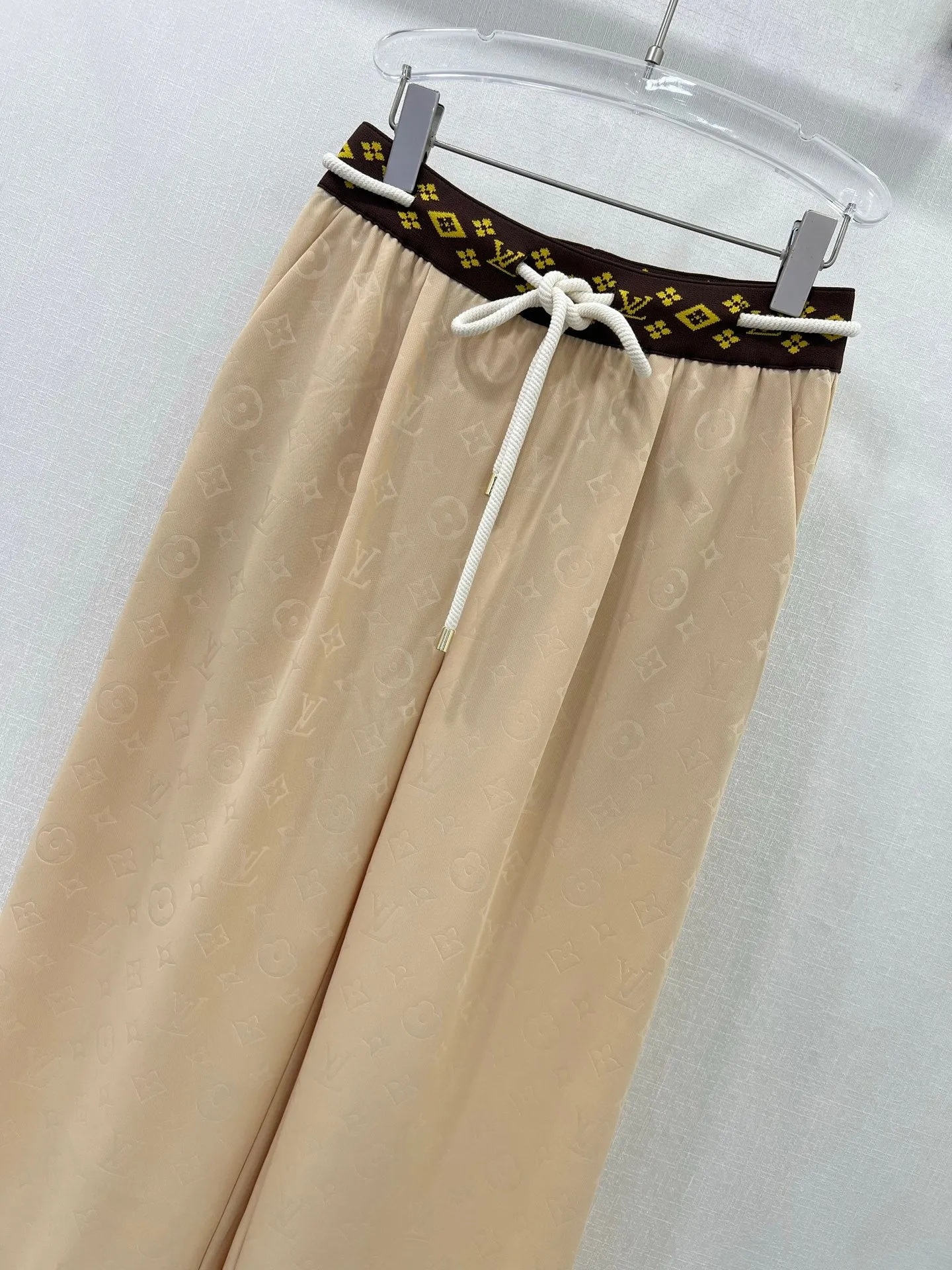 L 25 new wide-leg trousers