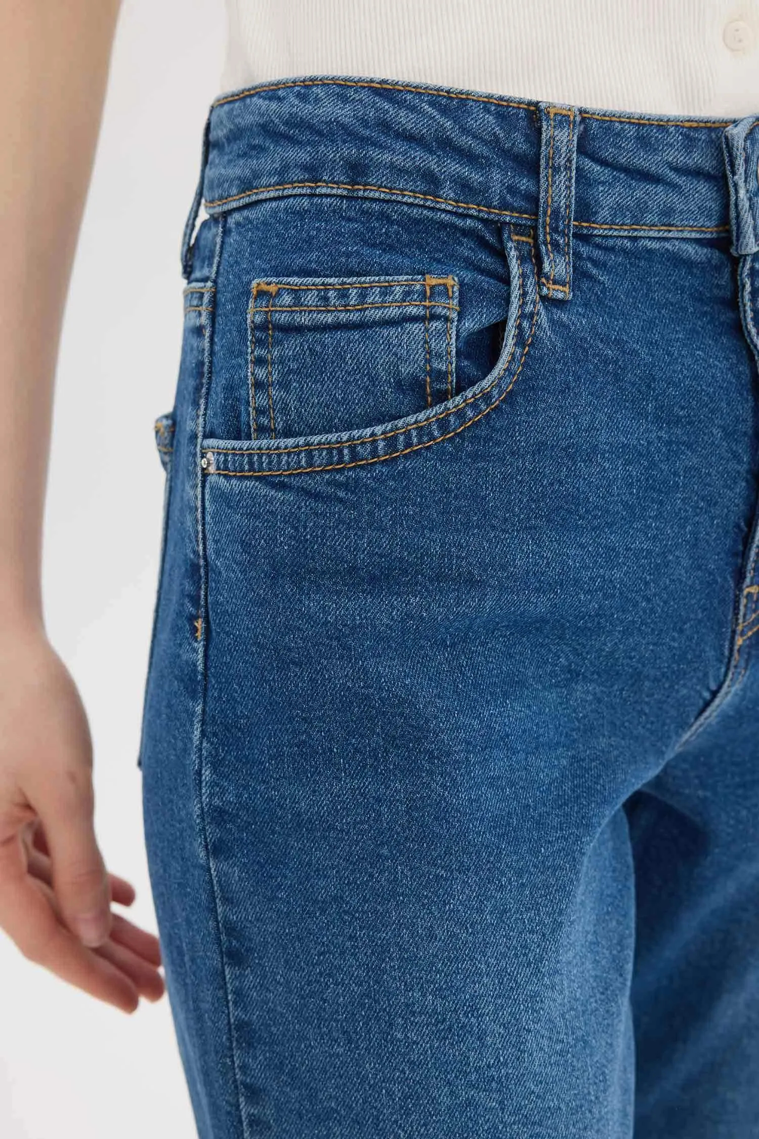 Lina Comfort Mom Normal Waist Straight Leg Jean Snow Wash Pants
