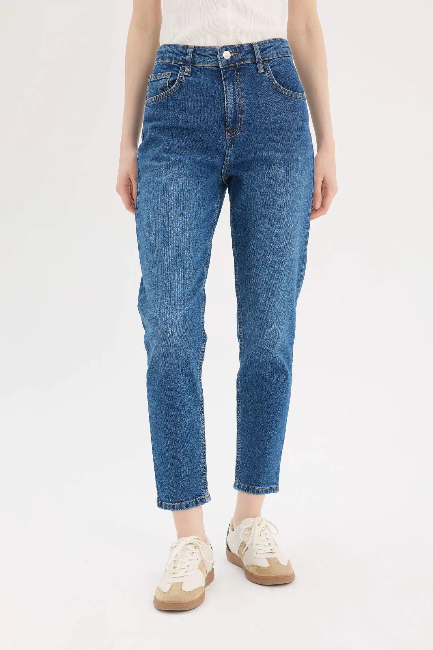Lina Comfort Mom Normal Waist Straight Leg Jean Snow Wash Pants