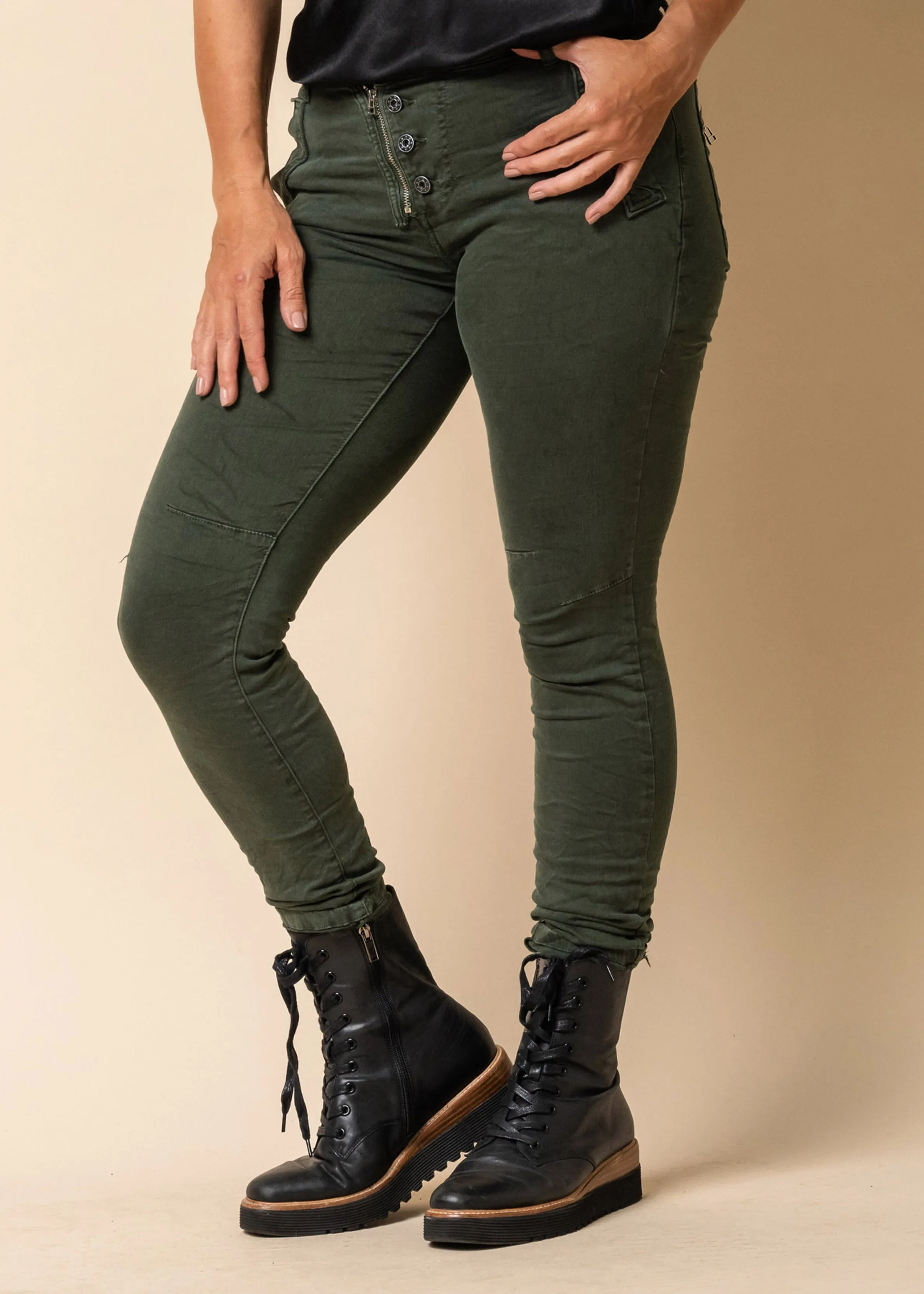 Nessie Pants in Khaki