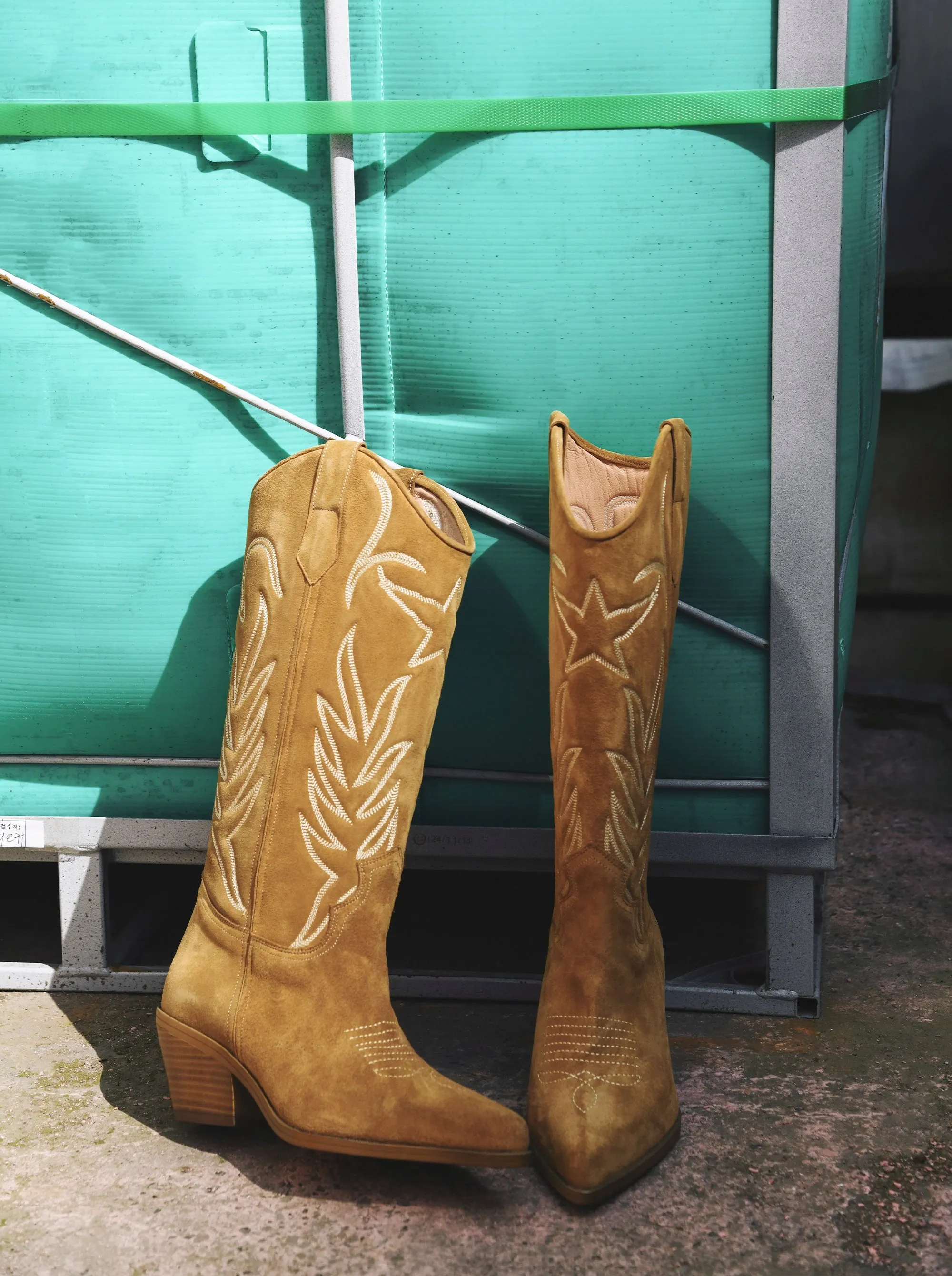 NEW WESTERN CAMEL BOOTS