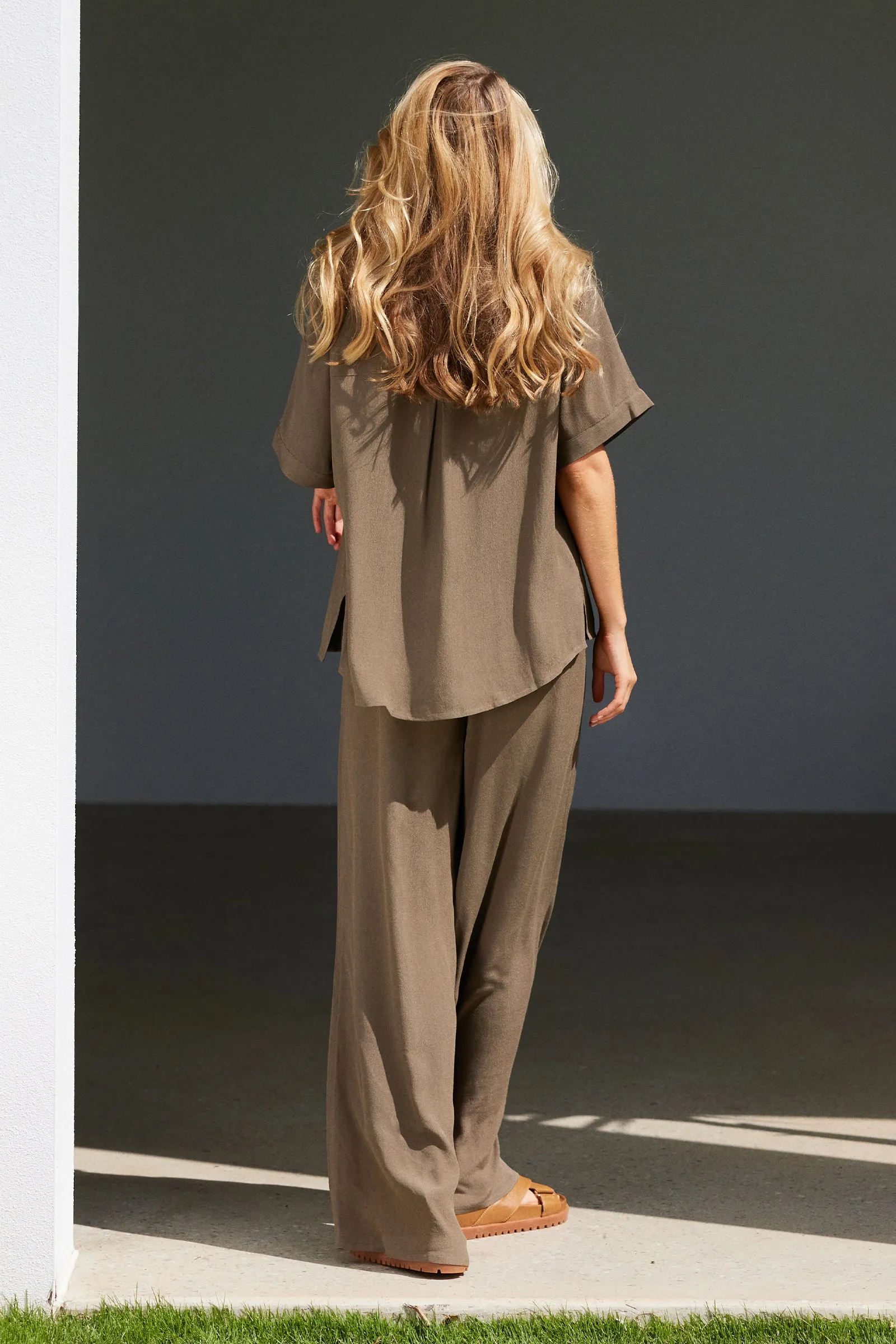 Short Sleeve Button-Up Shirt KHAKI