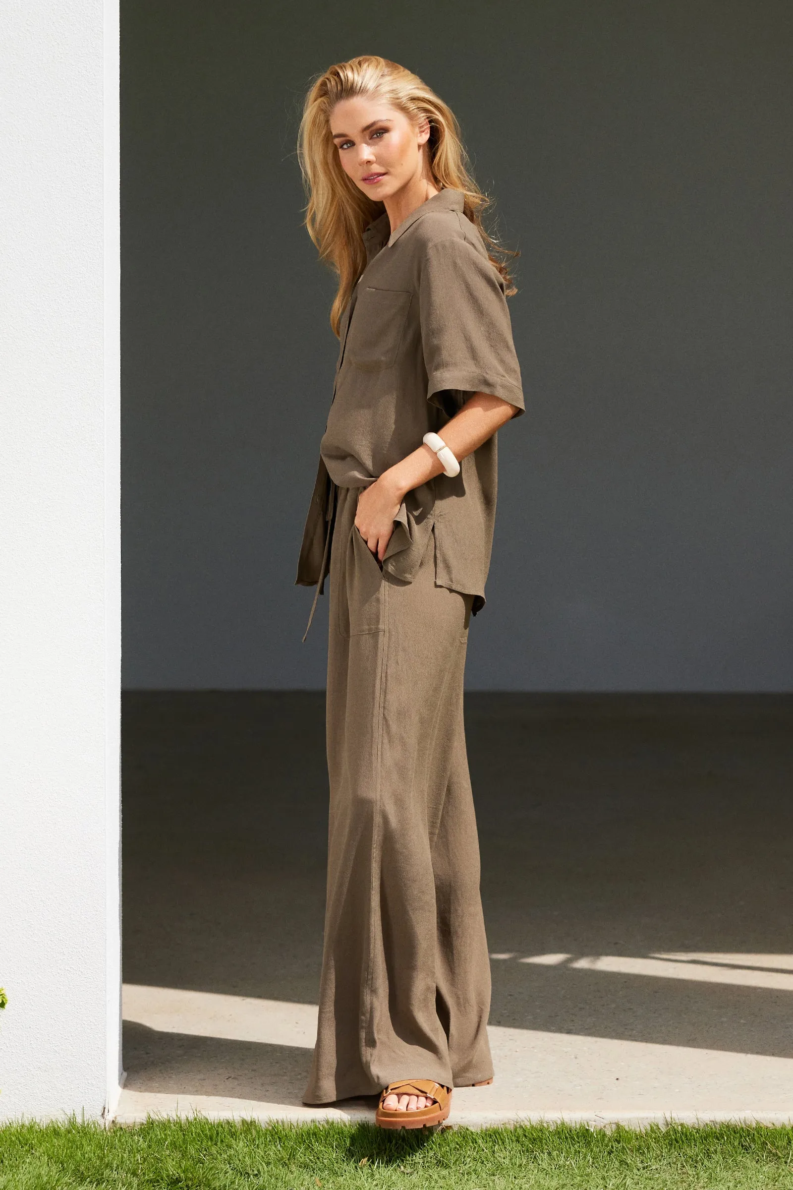 Short Sleeve Button-Up Shirt KHAKI