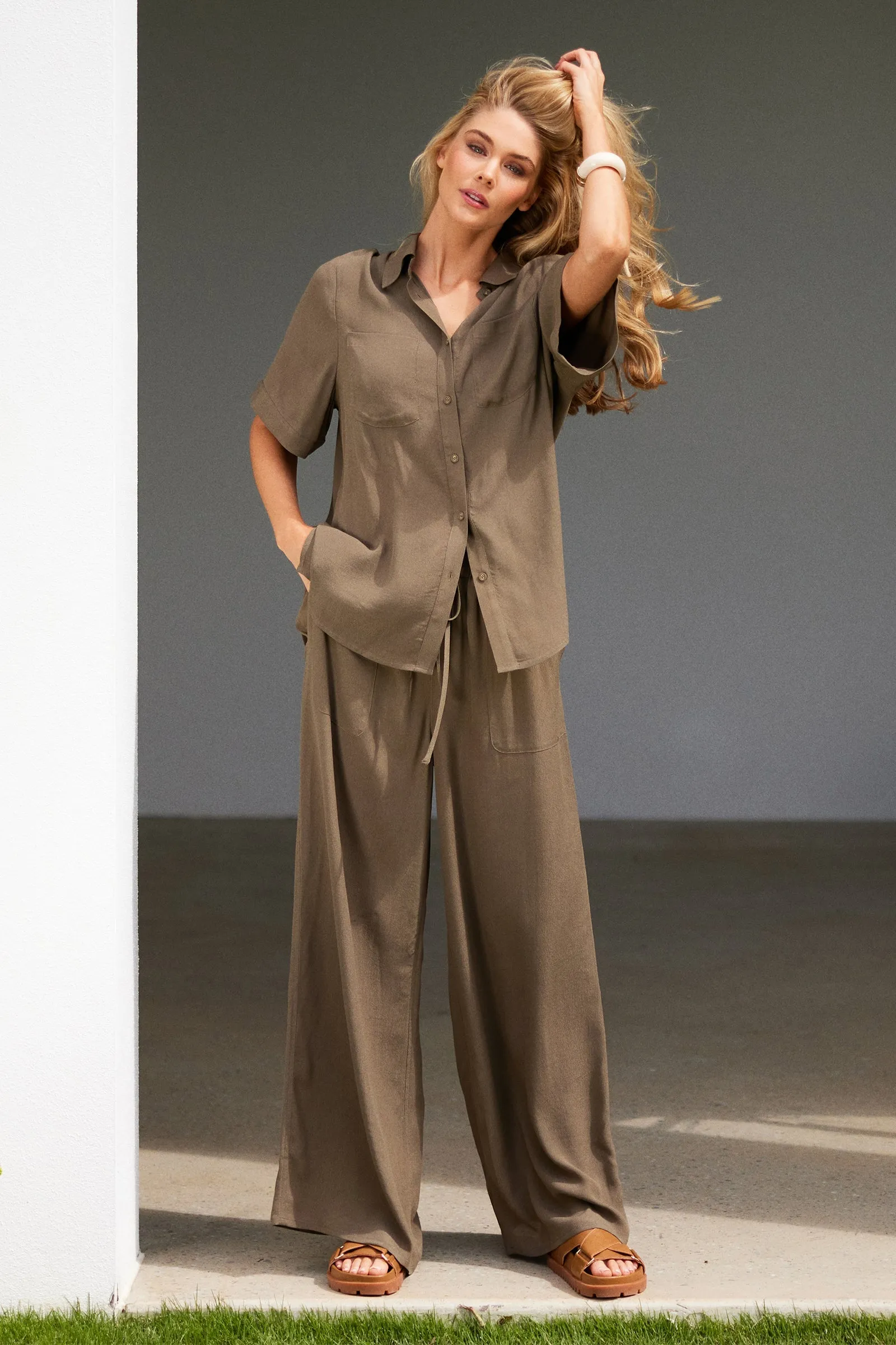 Short Sleeve Button-Up Shirt KHAKI
