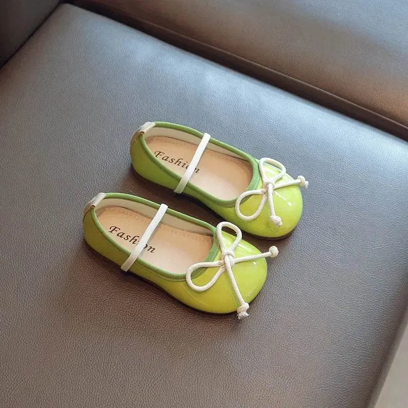 Smooth and Brightly Patent Leather Shoes for Kids Girls Simple Bow-tie Mary Janes Shoes Flats Kawaii Slip on Shoes Girl F07193