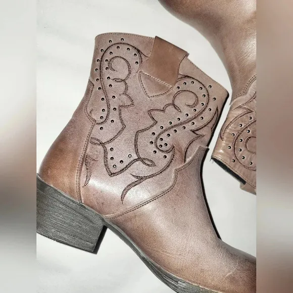 STERLING RIVER BOOTS Taupe Brown Size 7 Western Cowgirl Rodeo Festival