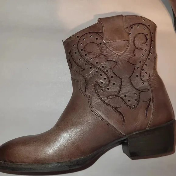 STERLING RIVER BOOTS Taupe Brown Size 7 Western Cowgirl Rodeo Festival