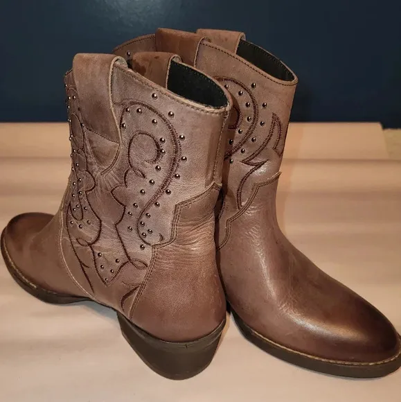 STERLING RIVER BOOTS Taupe Brown Size 7 Western Cowgirl Rodeo Festival
