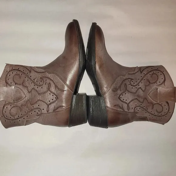 STERLING RIVER BOOTS Taupe Brown Size 7 Western Cowgirl Rodeo Festival