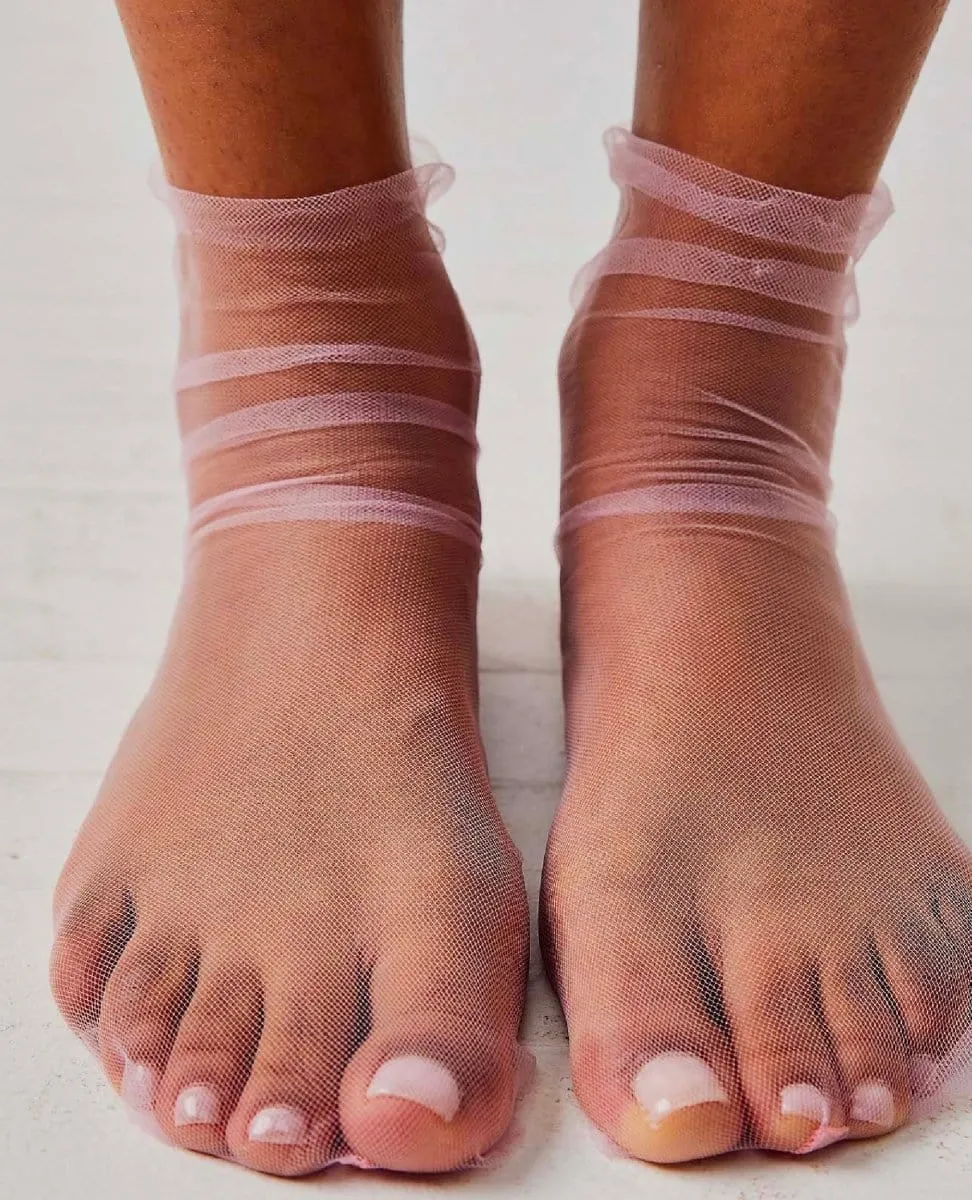 The Moment Sheer Socks Pink