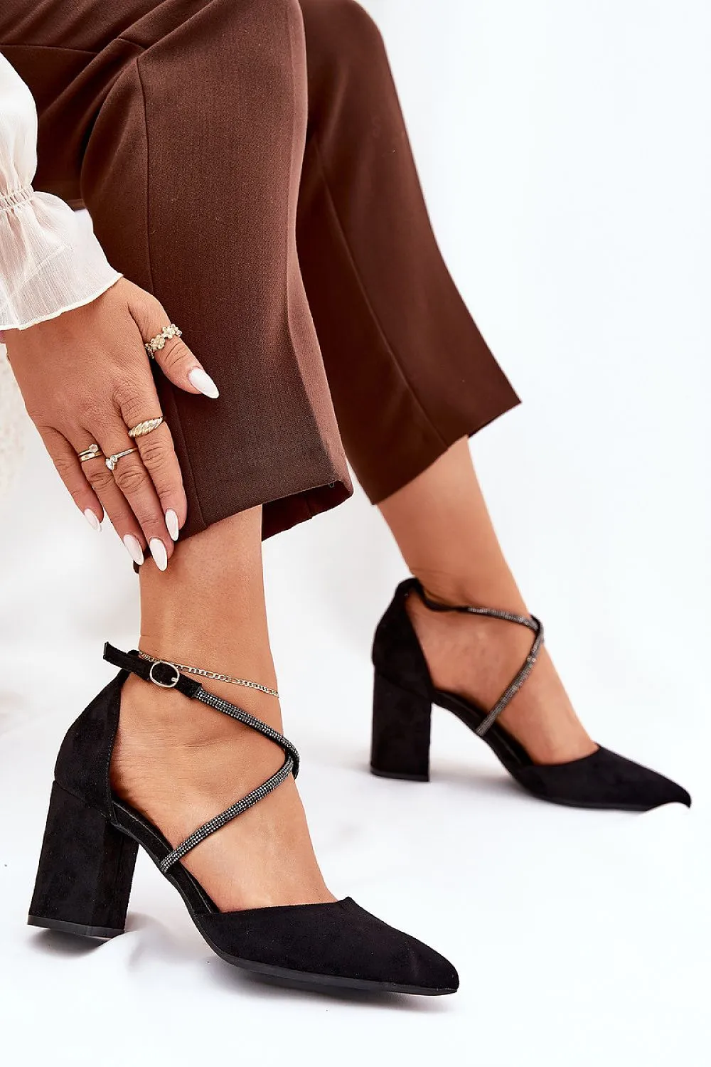 Women's block heel pumps made of eco suede