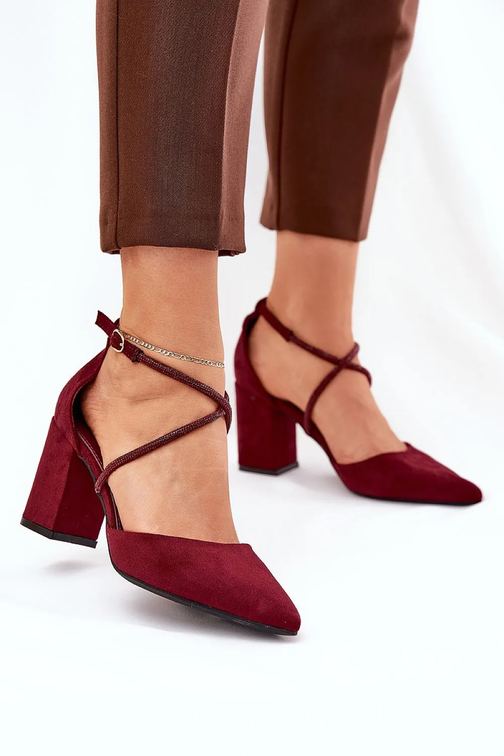 Women's block heel pumps made of eco suede